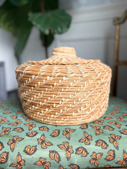 Woven lidded basket
