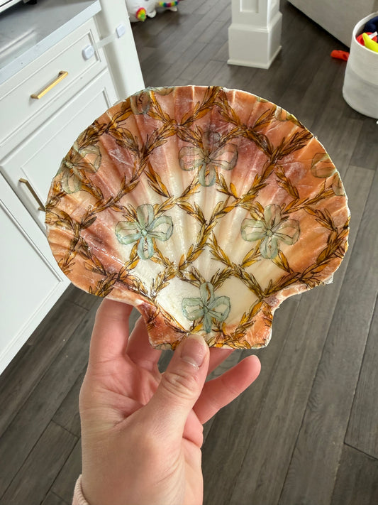 Decorative decoupage seashell