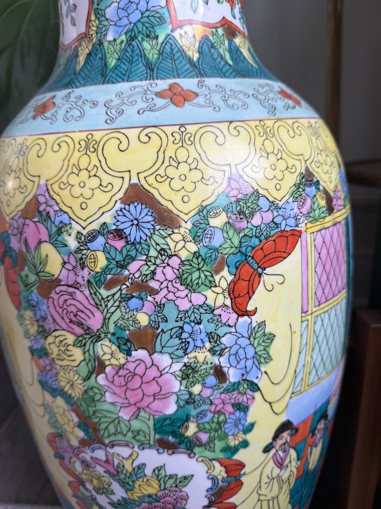 Large Famille Jaune floor vase