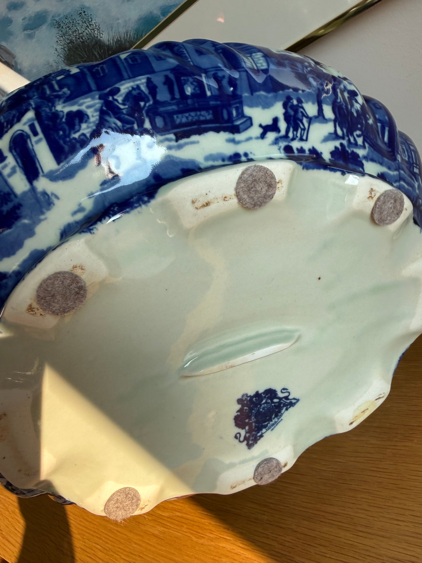 Victoria Ironstone Ruffled Bowl